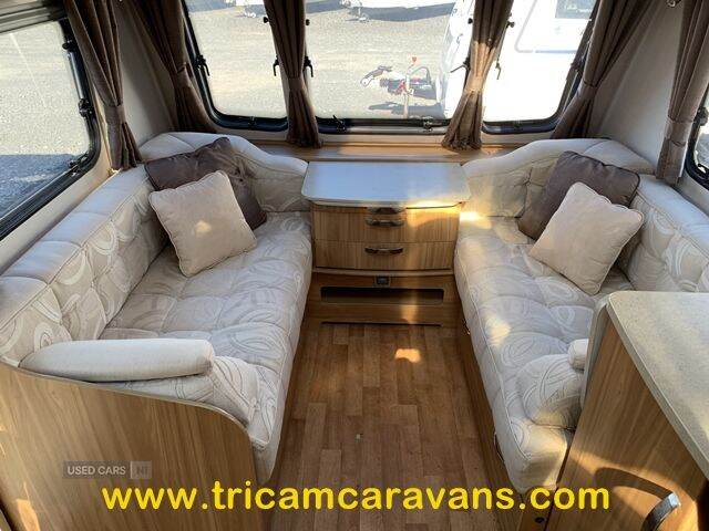  2014 Lunar Clubman SB, Twin Fixed Beds