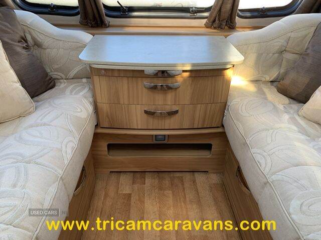  2014 Lunar Clubman SB, Twin Fixed Beds