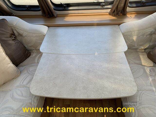  2014 Lunar Clubman SB, Twin Fixed Beds