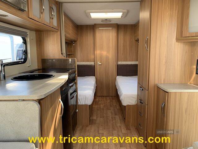  2014 Lunar Clubman SB, Twin Fixed Beds