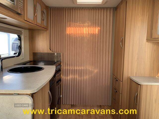  2014 Lunar Clubman SB, Twin Fixed Beds