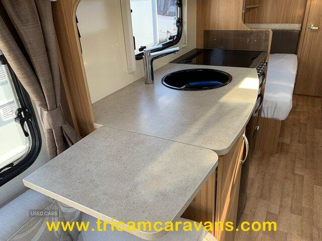  2014 Lunar Clubman SB, Twin Fixed Beds