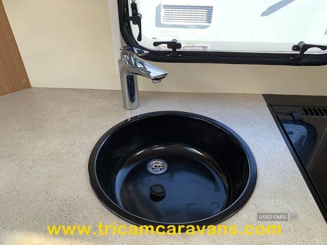  2014 Lunar Clubman SB, Twin Fixed Beds