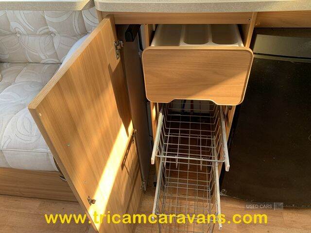  2014 Lunar Clubman SB, Twin Fixed Beds