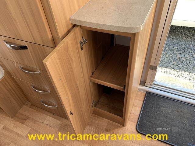  2014 Lunar Clubman SB, Twin Fixed Beds
