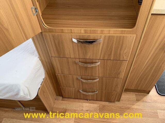  2014 Lunar Clubman SB, Twin Fixed Beds