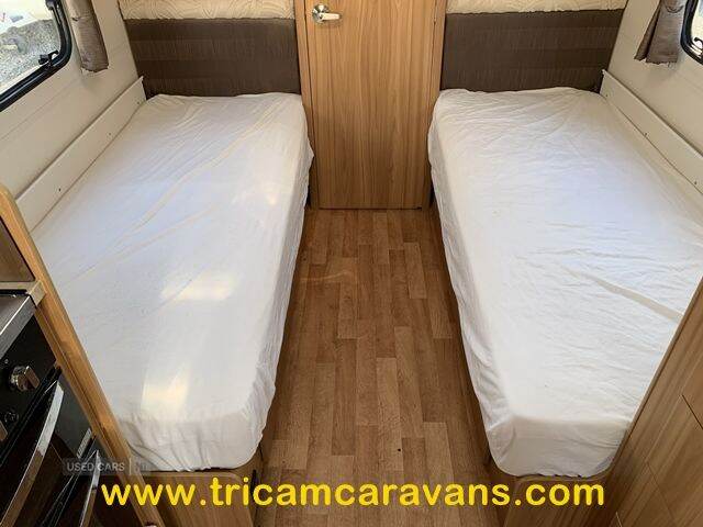  2014 Lunar Clubman SB, Twin Fixed Beds