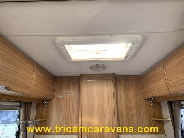  2014 Lunar Clubman SB, Twin Fixed Beds
