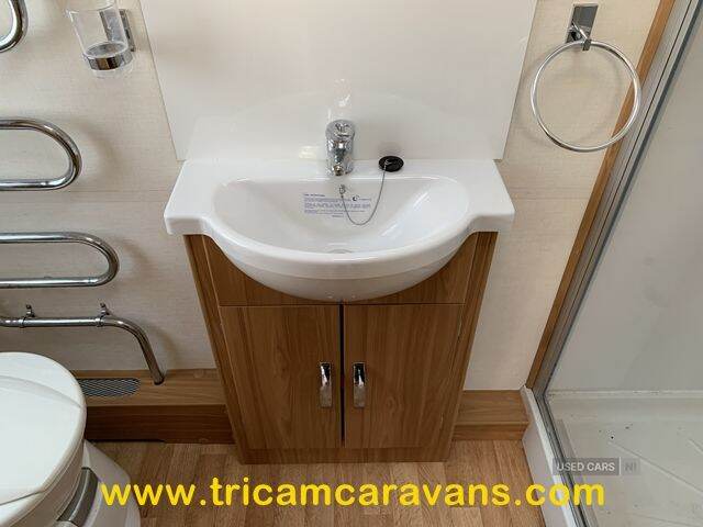  2014 Lunar Clubman SB, Twin Fixed Beds