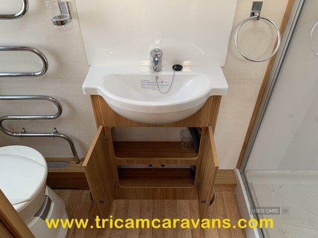  2014 Lunar Clubman SB, Twin Fixed Beds