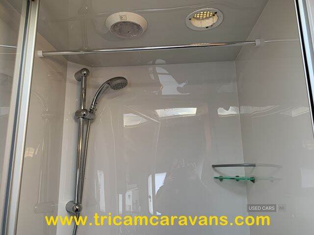  2014 Lunar Clubman SB, Twin Fixed Beds