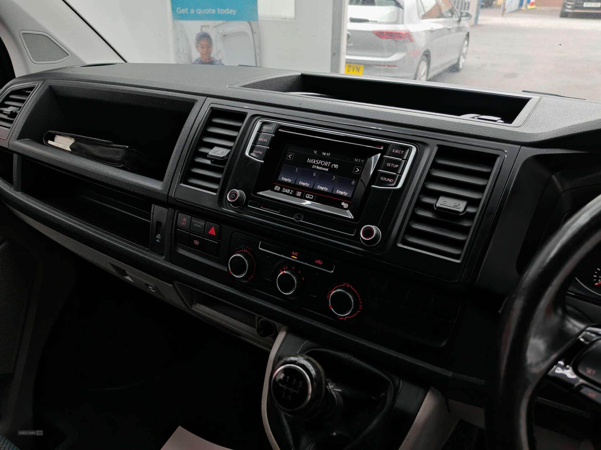 Sep 2016 Volkswagen Transporter 2.0 TDI BMT 102 Highline Van Euro 6