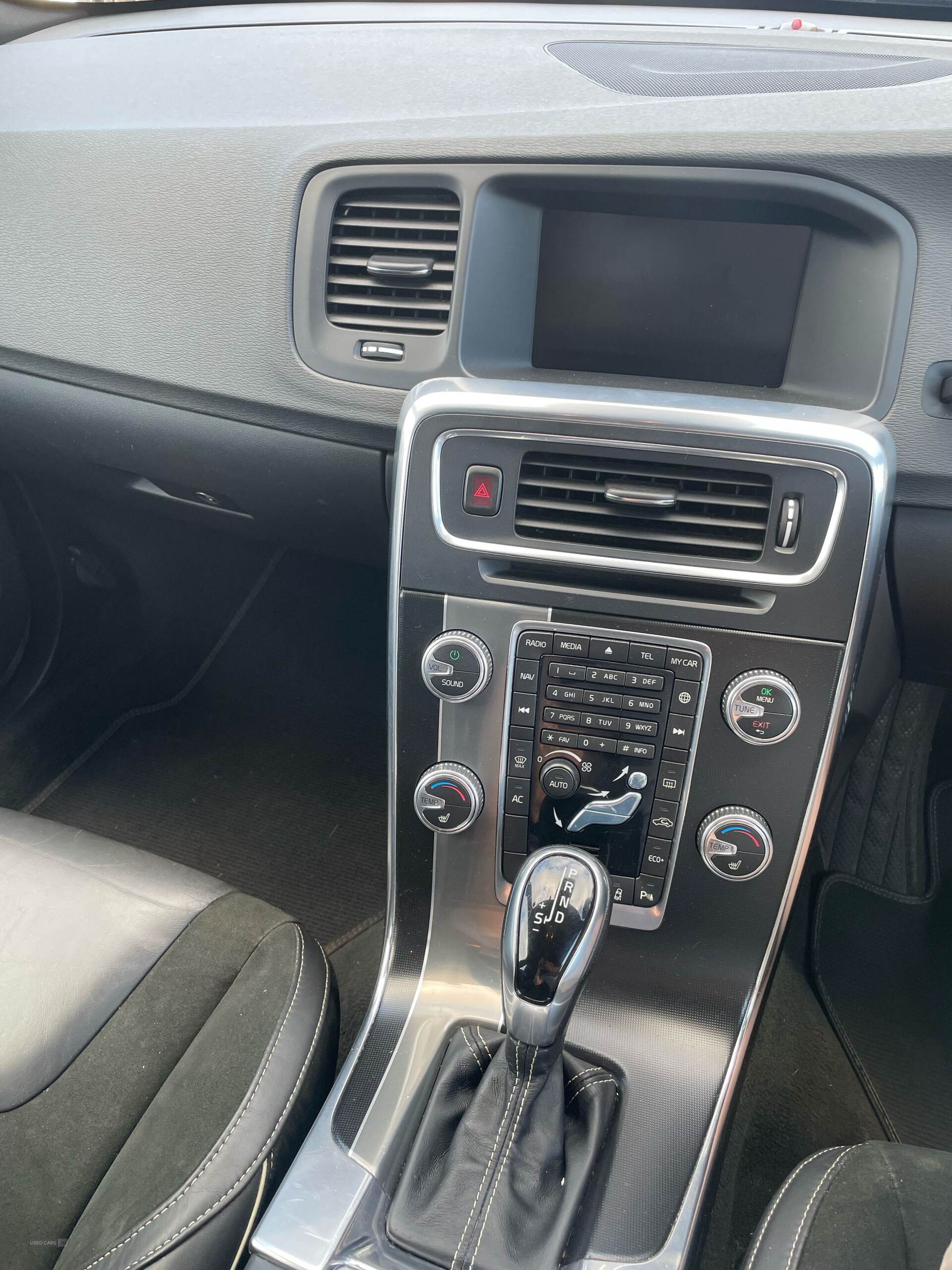Jan 2015 Volvo V60 D4 [181] R DESIGN Nav 5dr Geartronic