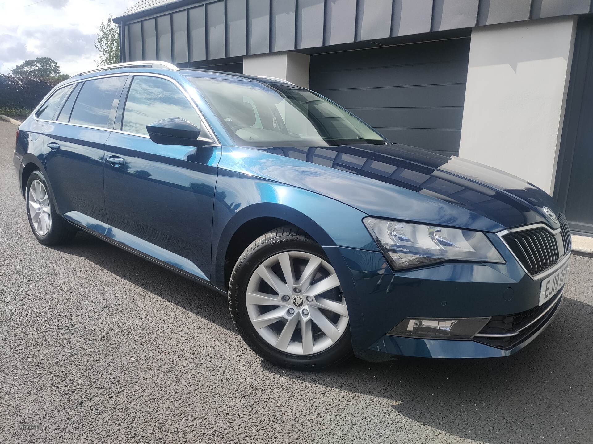 Apr 2019 Skoda Superb 2.0 TDI CR SE Technology 5dr DSG [7 Speed]