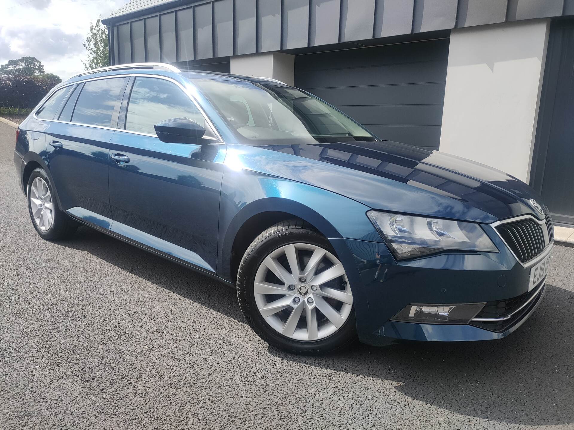Apr 2019 Skoda Superb 2.0 TDI CR SE Technology 5dr DSG [7 Speed]