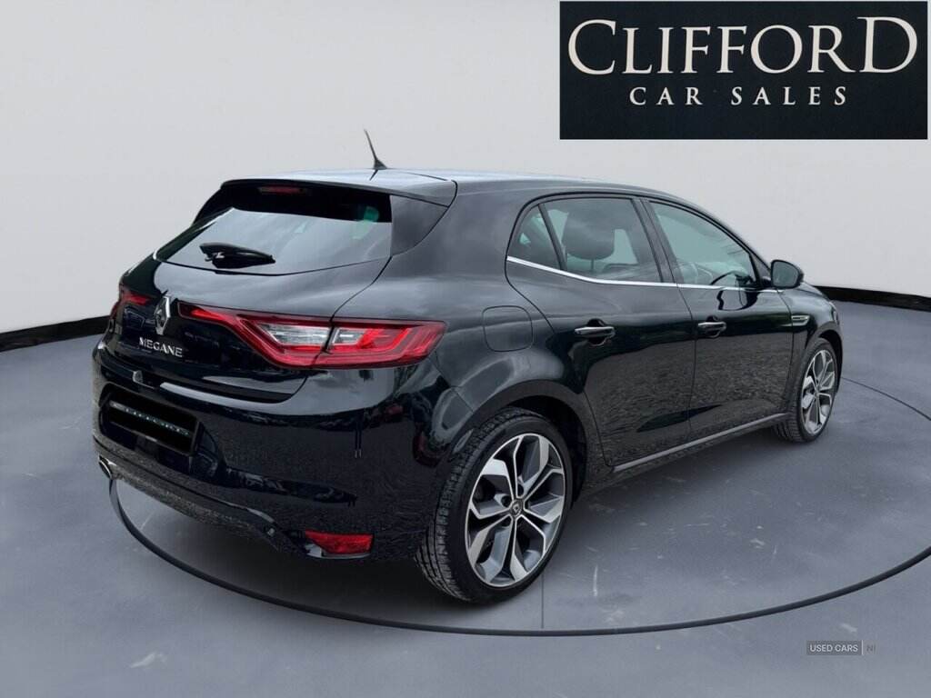 2017 Renault Megane 1.6 dCi Signature Nav Hatchback 5dr Diesel Manual Euro 6 (s/s) (130 ps)