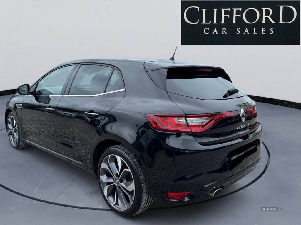 2017 Renault Megane 1.6 dCi Signature Nav Hatchback 5dr Diesel Manual Euro 6 (s/s) (130 ps)