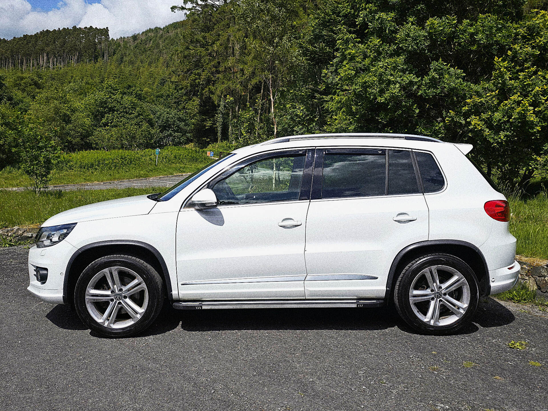 Oct 2015 Volkswagen Tiguan 2.0 TDi BlueMotion Tech R-Line Edition 150 5dr
