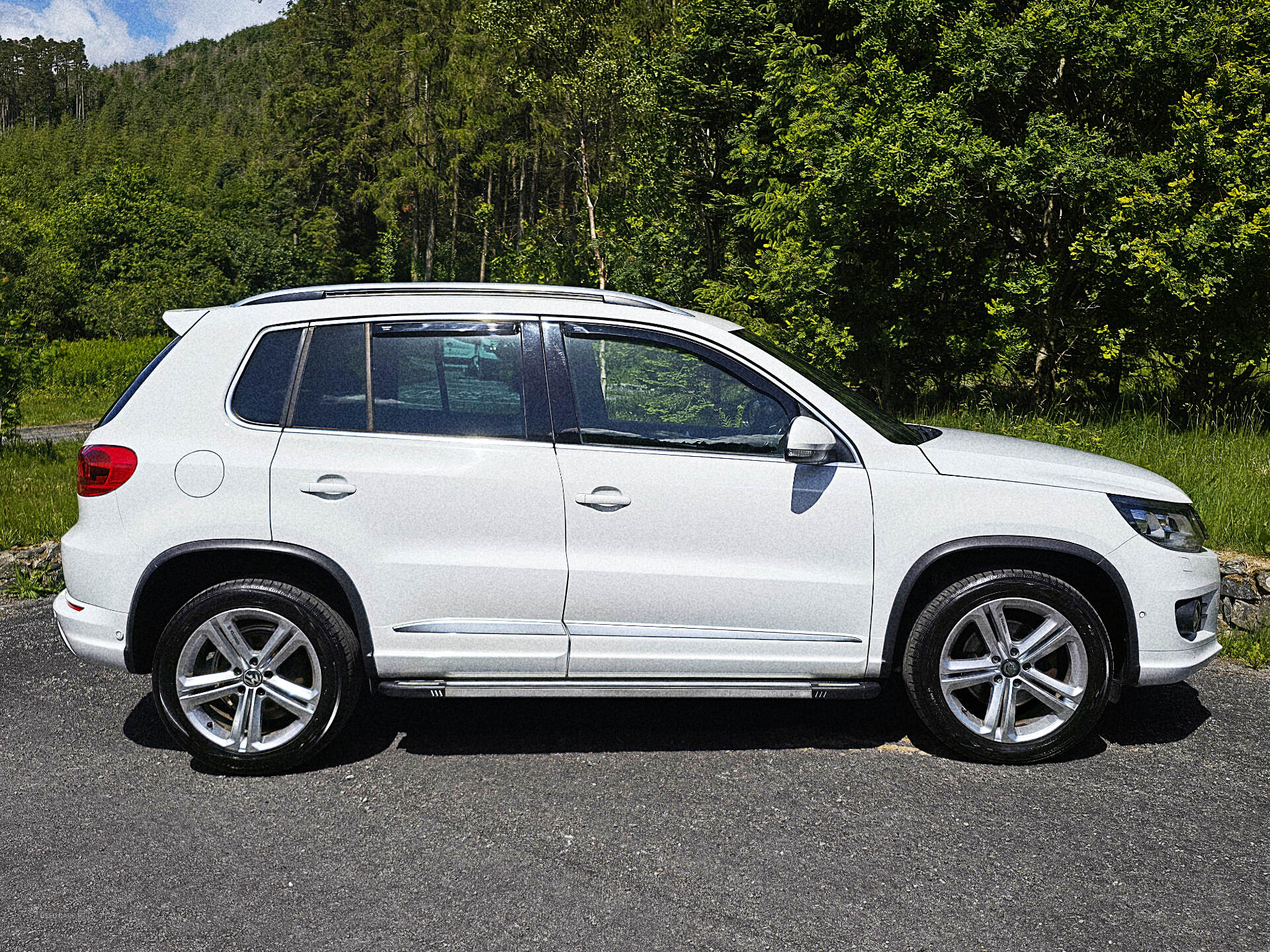 Oct 2015 Volkswagen Tiguan 2.0 TDi BlueMotion Tech R-Line Edition 150 5dr