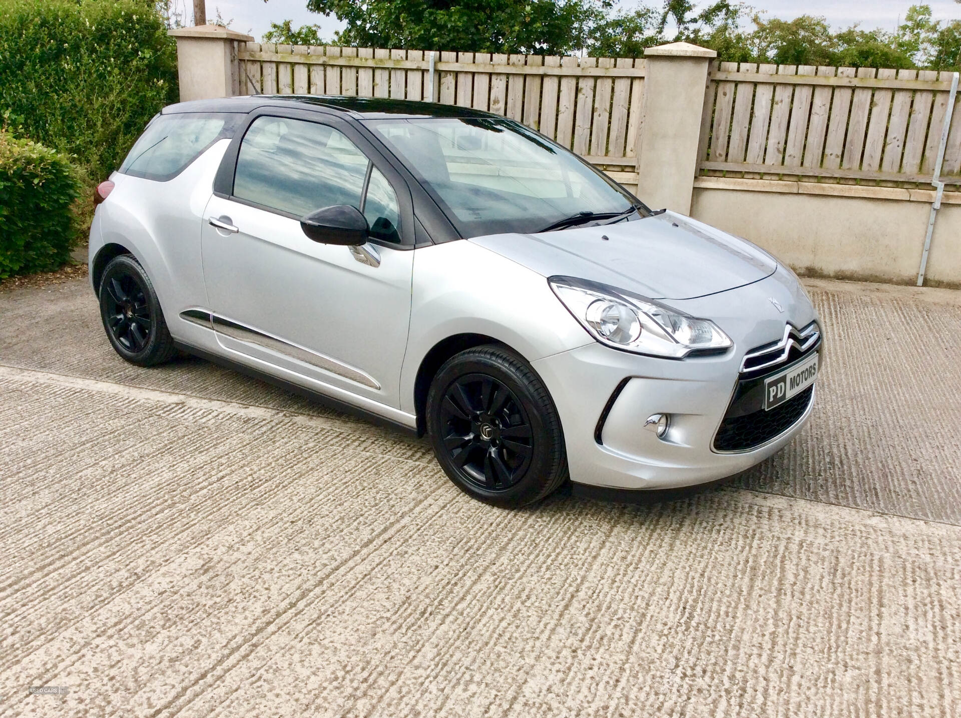 Jan 2015 Citroen DS3 1.2 PureTech Dsign Plus 3dr