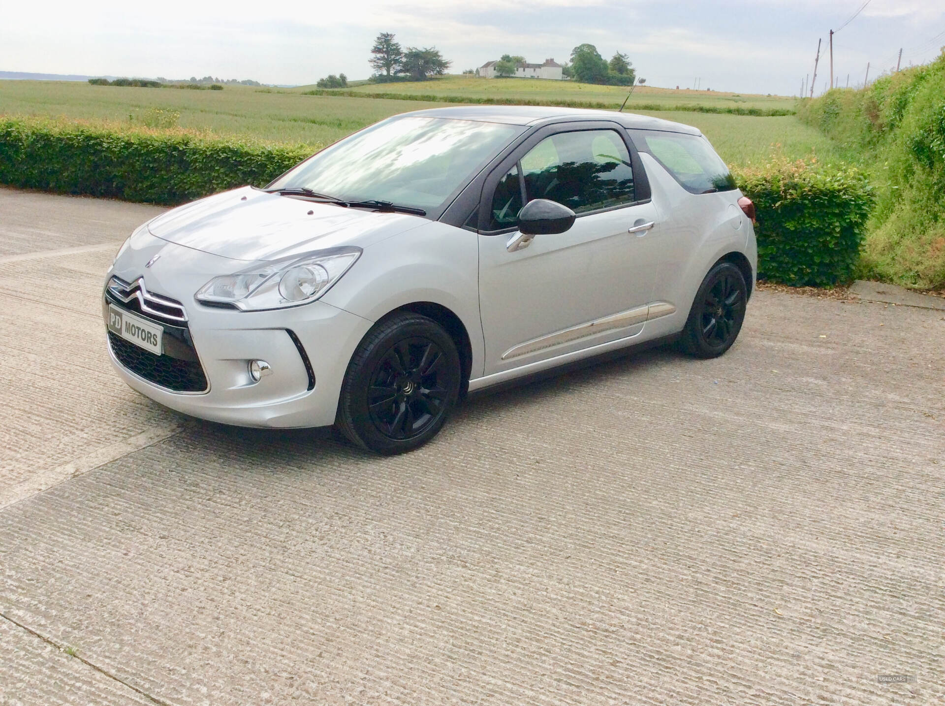 Jan 2015 Citroen DS3 1.2 PureTech Dsign Plus 3dr