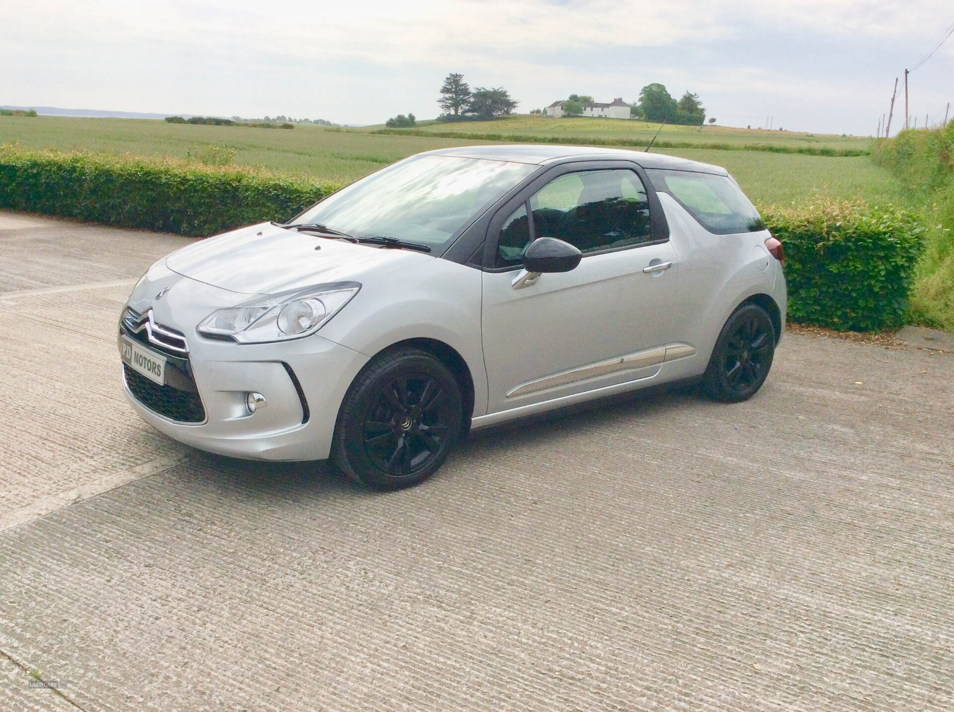 Jan 2015 Citroen DS3 1.2 PureTech Dsign Plus 3dr