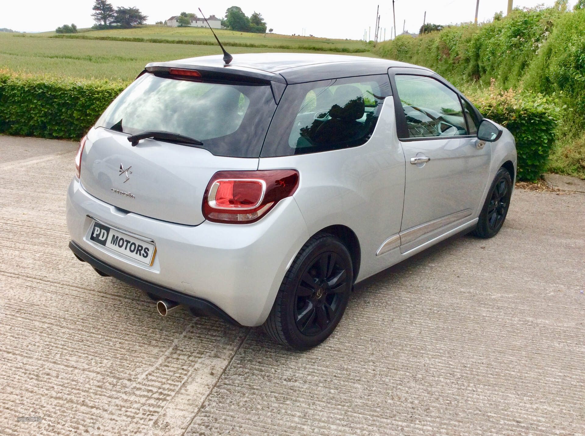 Jan 2015 Citroen DS3 1.2 PureTech Dsign Plus 3dr