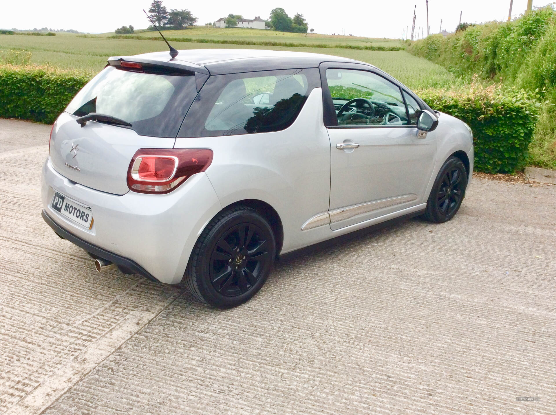 Jan 2015 Citroen DS3 1.2 PureTech Dsign Plus 3dr