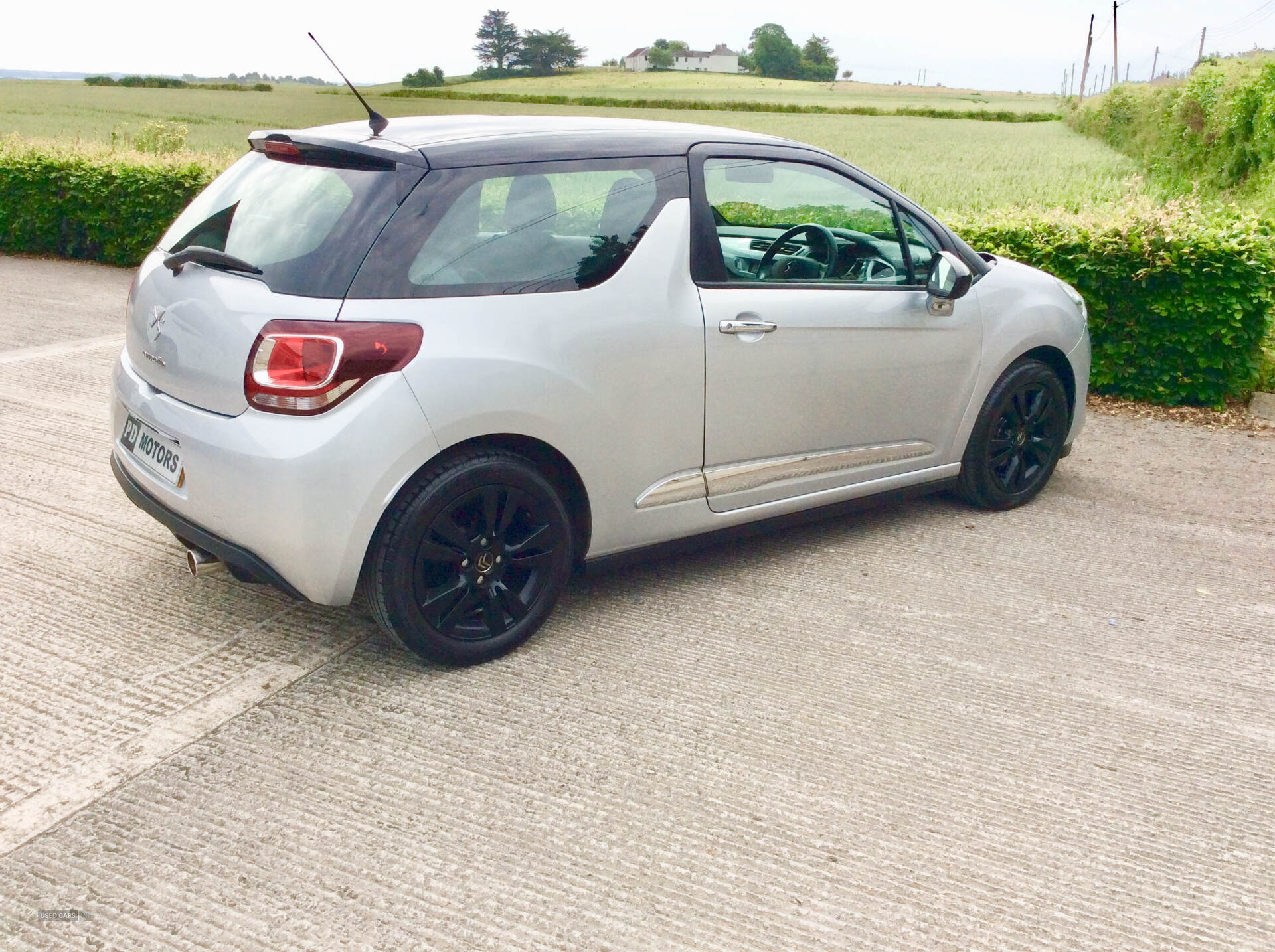 Jan 2015 Citroen DS3 1.2 PureTech Dsign Plus 3dr