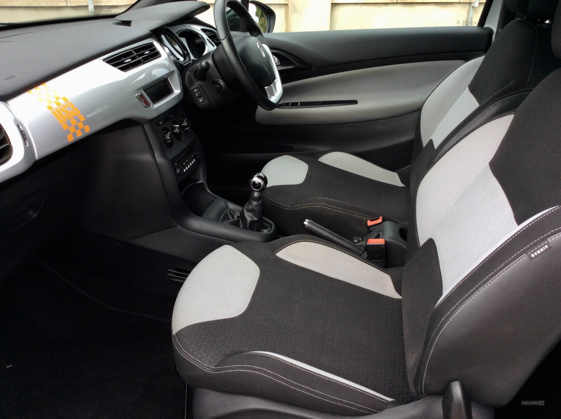 Jan 2015 Citroen DS3 1.2 PureTech Dsign Plus 3dr