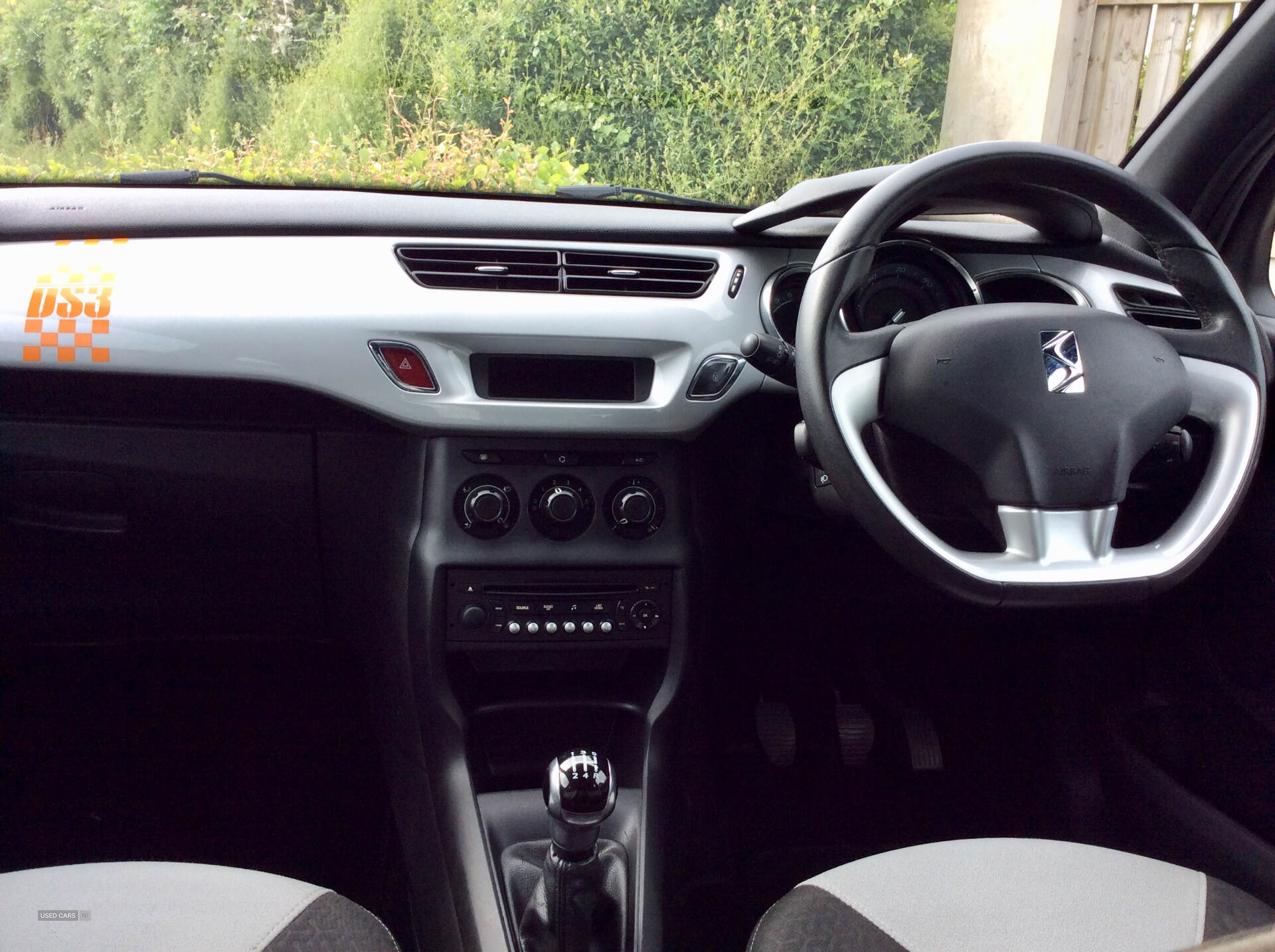 Jan 2015 Citroen DS3 1.2 PureTech Dsign Plus 3dr