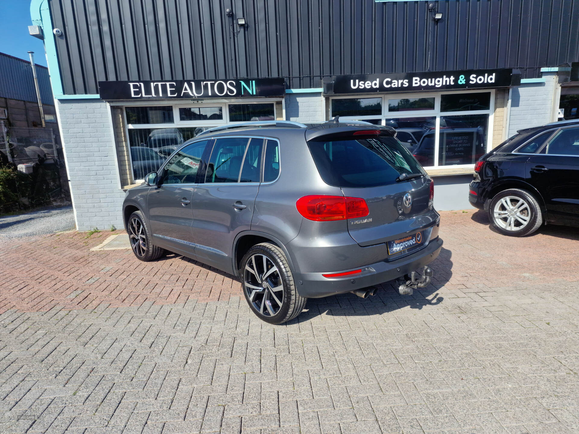 Nov 2013 Volkswagen Tiguan 2.0 TDi BlueMotion Tech Match 5dr [2WD]