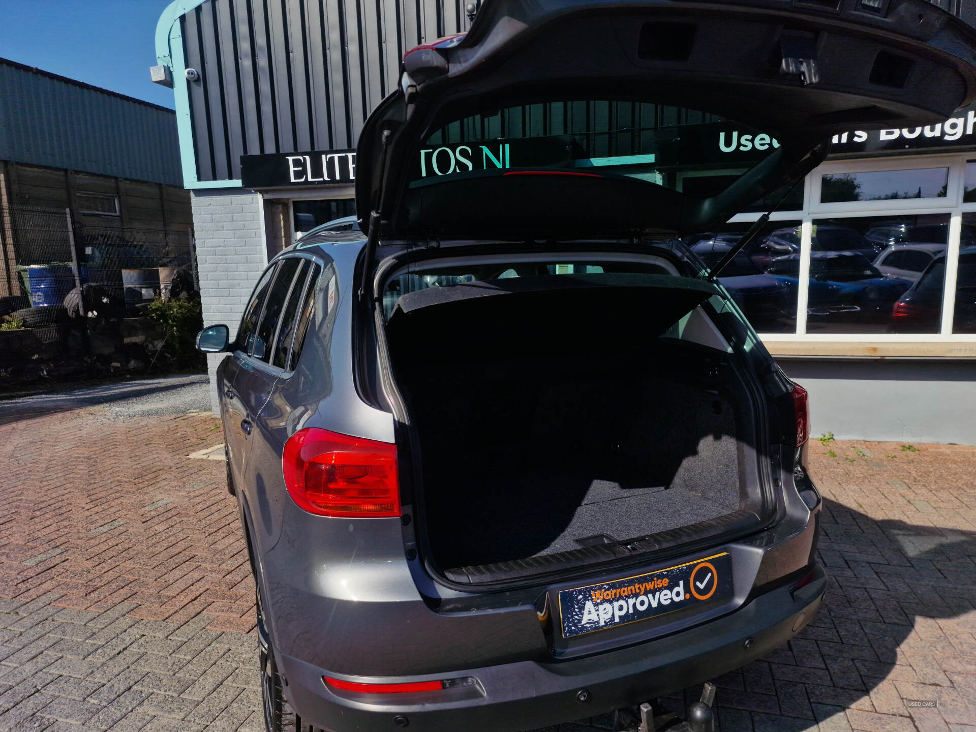 Nov 2013 Volkswagen Tiguan 2.0 TDi BlueMotion Tech Match 5dr [2WD]