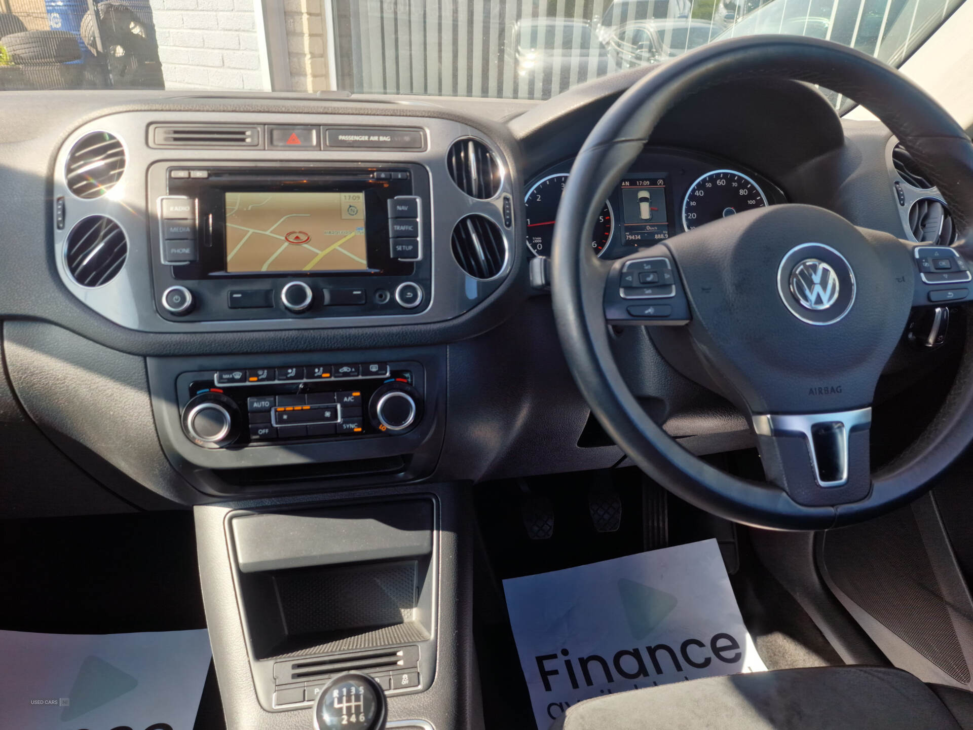 Nov 2013 Volkswagen Tiguan 2.0 TDi BlueMotion Tech Match 5dr [2WD]