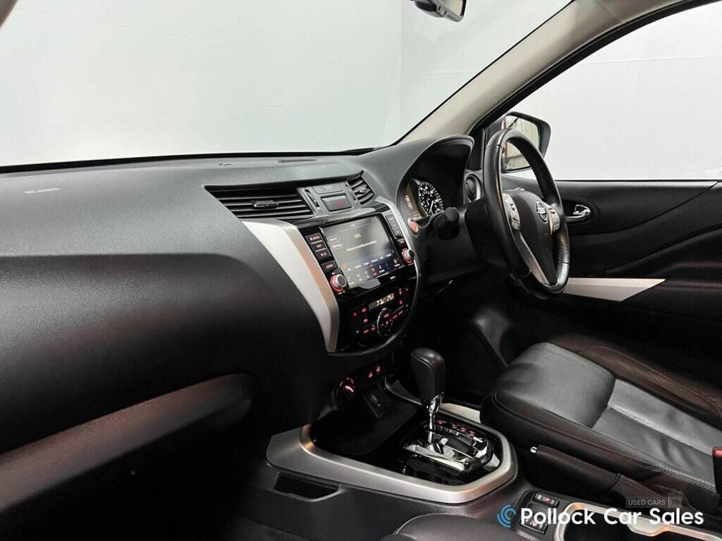 Aug 2021 Nissan Navara Double Cab Pick Up Tekna 2.3dCi 190 TT 4WD Auto