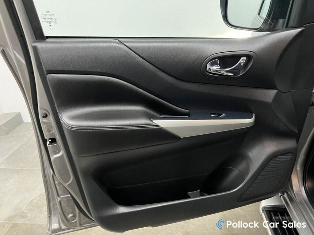 Aug 2021 Nissan Navara Double Cab Pick Up Tekna 2.3dCi 190 TT 4WD Auto