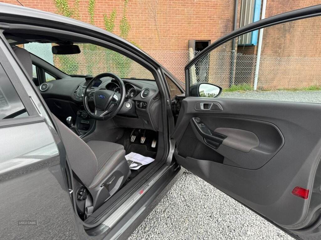 May 2017 Ford Fiesta 1.0 EcoBoost 140 ST-Line 3dr