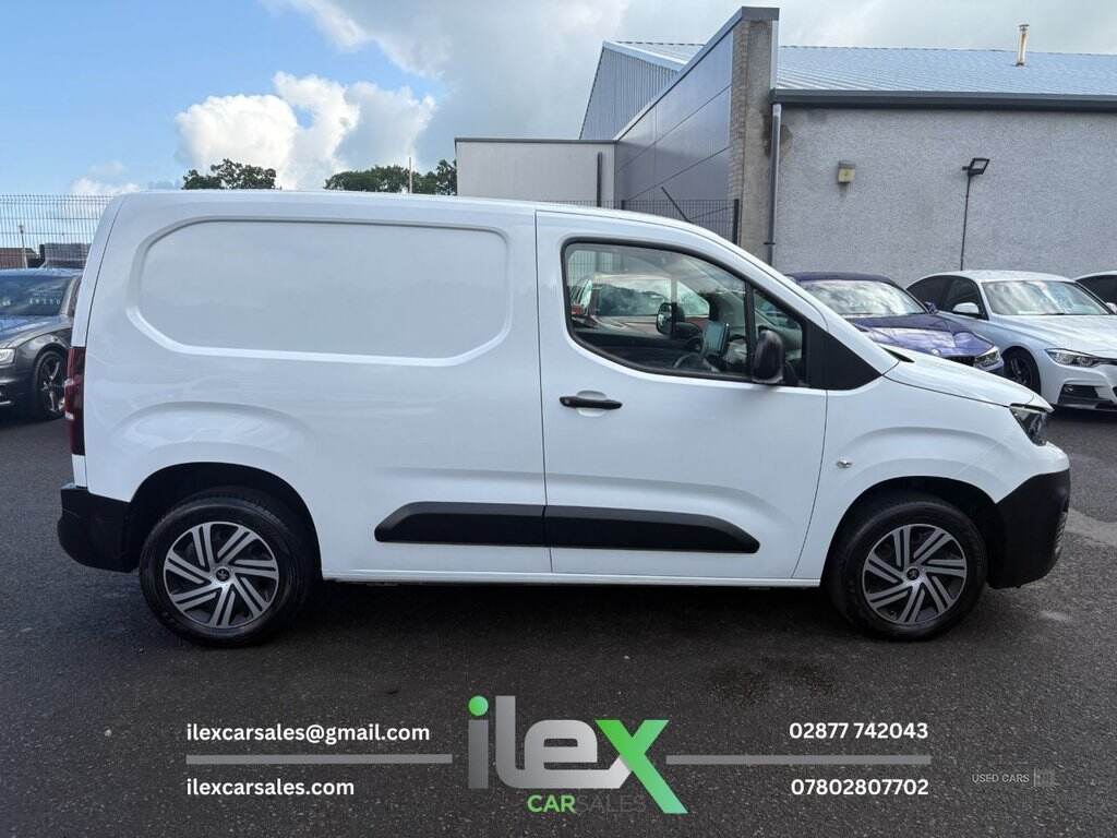 Jan 2021 Peugeot Partner 1000 1.5 BlueHDi 100 Professional Van