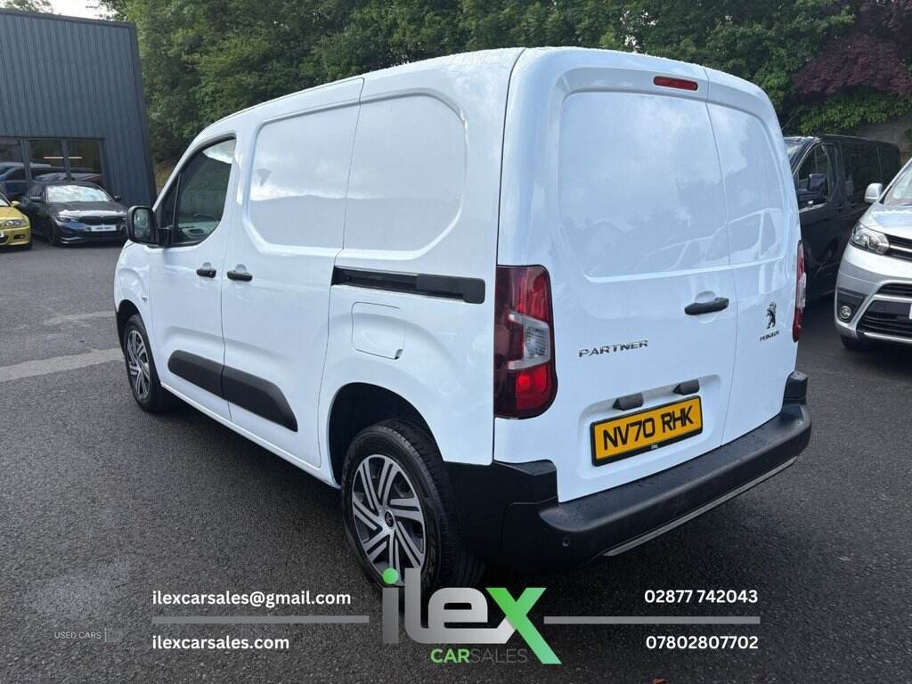Jan 2021 Peugeot Partner 1000 1.5 BlueHDi 100 Professional Van