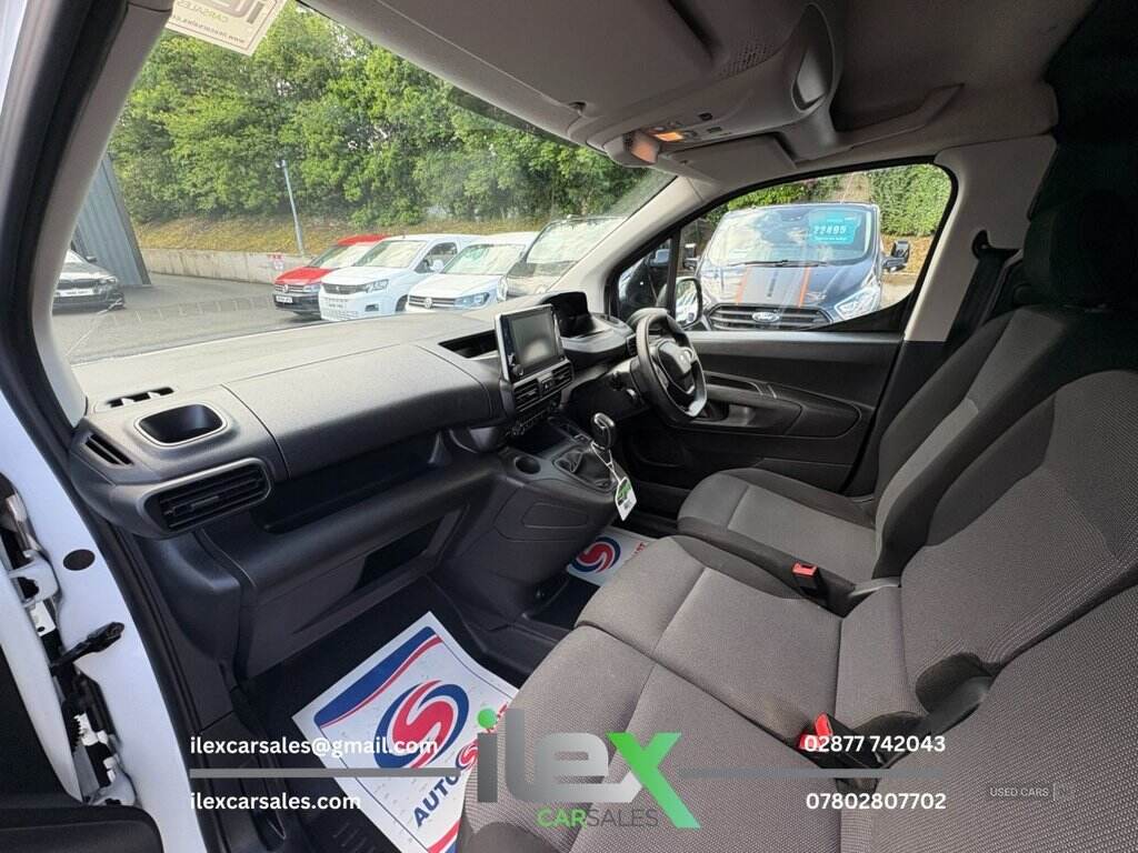 Jan 2021 Peugeot Partner 1000 1.5 BlueHDi 100 Professional Van
