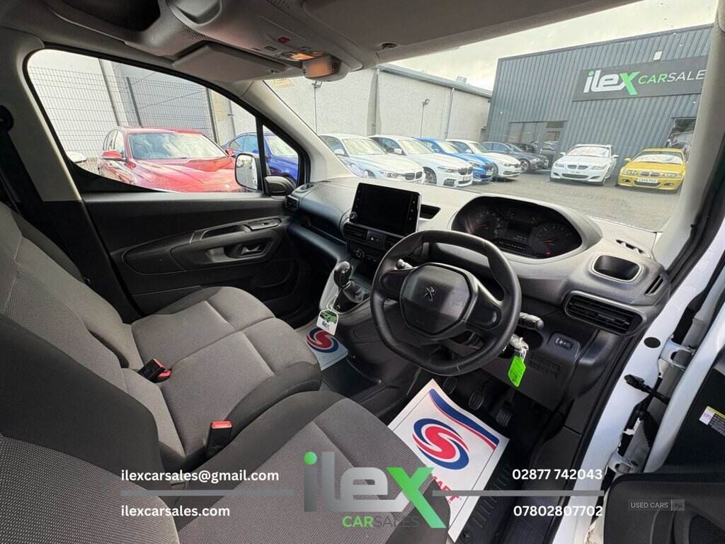 Jan 2021 Peugeot Partner 1000 1.5 BlueHDi 100 Professional Van