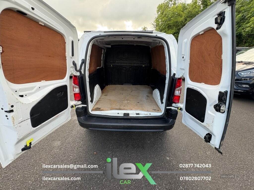 Jan 2021 Peugeot Partner 1000 1.5 BlueHDi 100 Professional Van