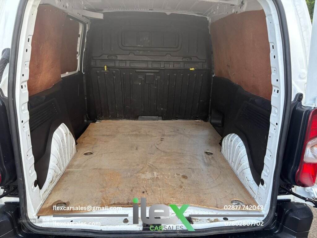 Jan 2021 Peugeot Partner 1000 1.5 BlueHDi 100 Professional Van