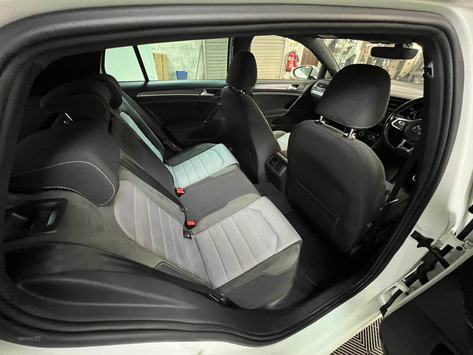 Mar 2017 Volkswagen Golf 2.0 TDI R-Line Edition 5dr DSG