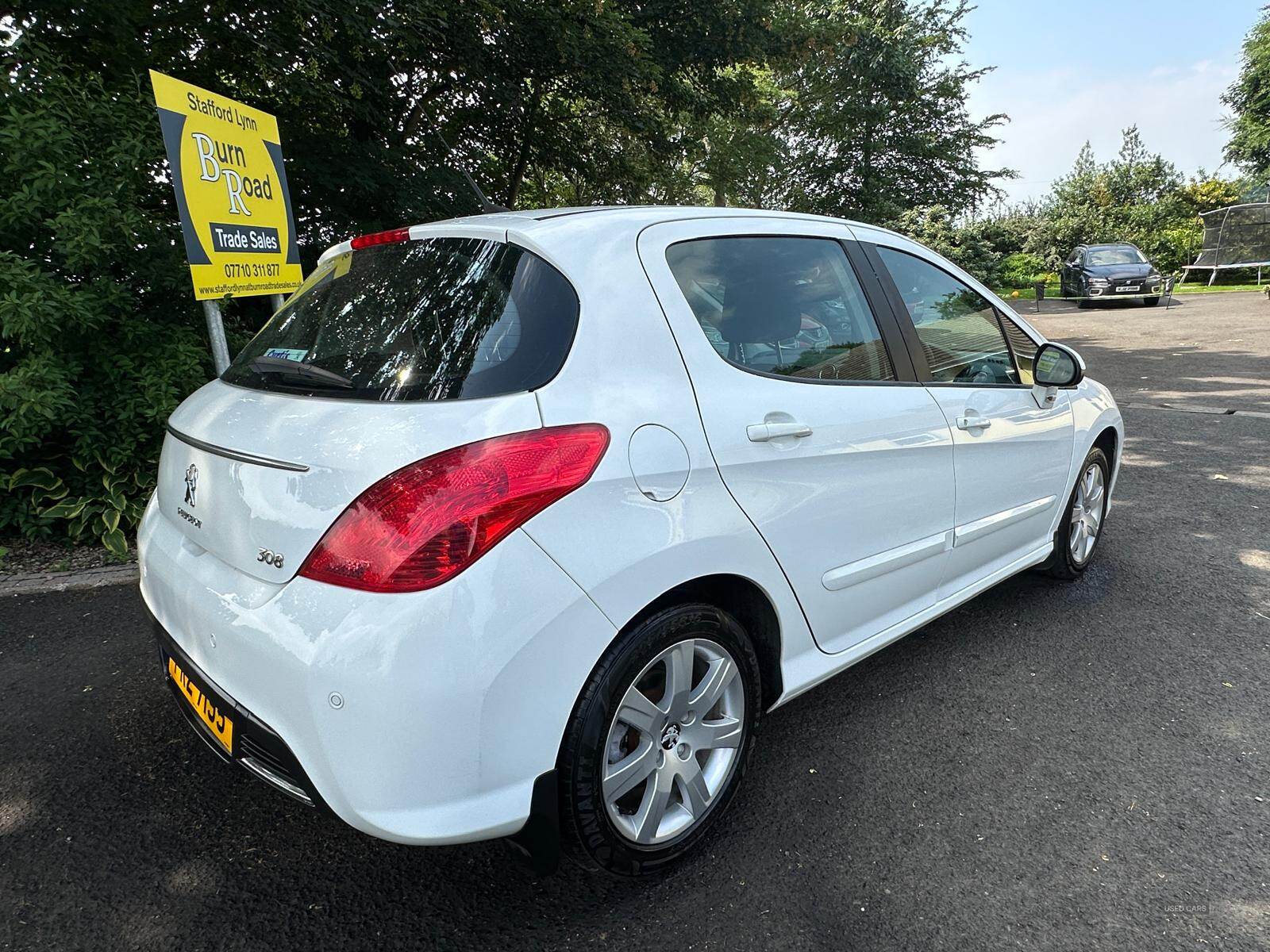 Apr 2013 Peugeot 308 1.6 HDi 92 Active 5dr [Sat Nav]