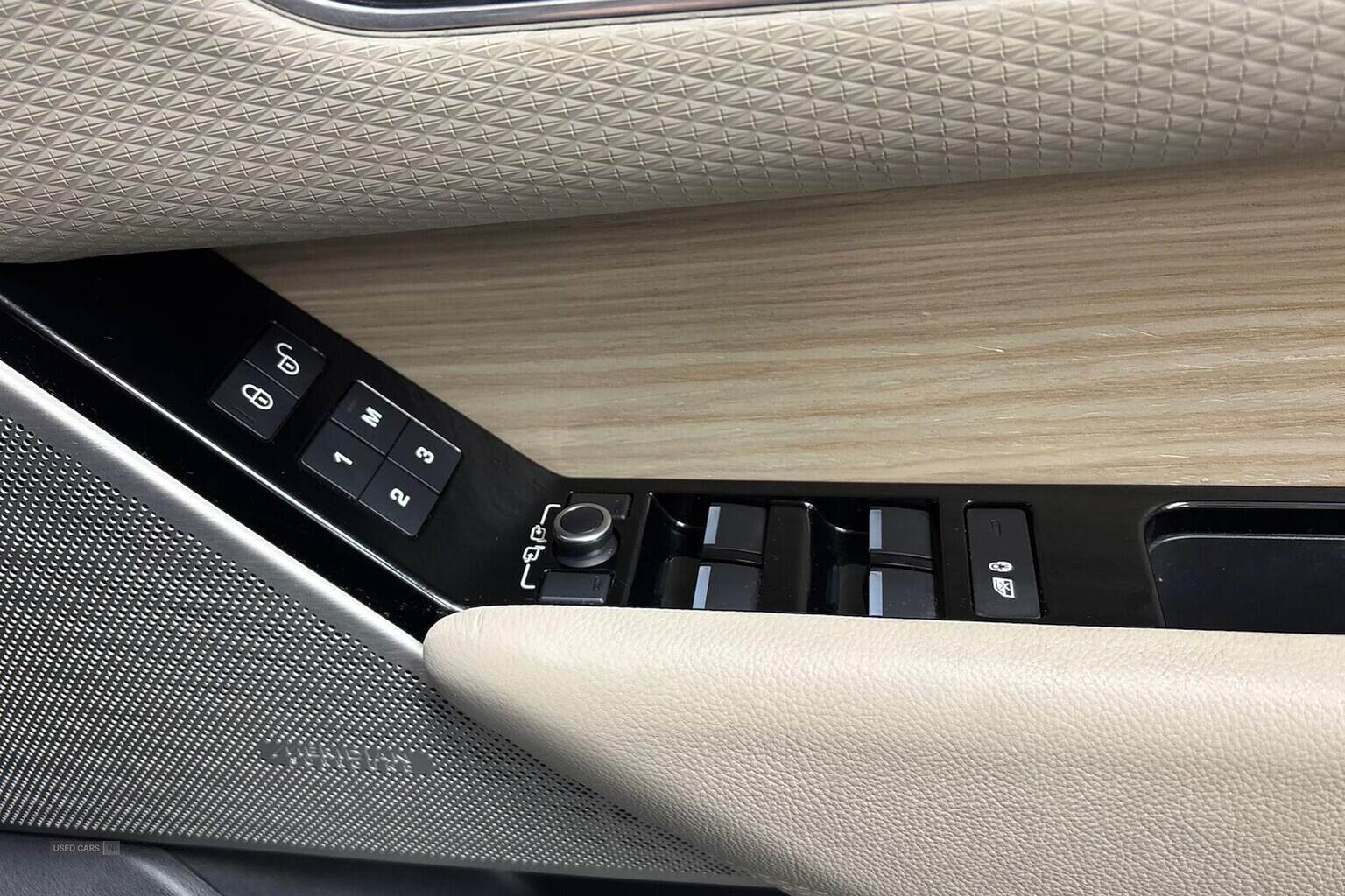 May 2019 Land Rover Range Rover Velar 2.0 P250 Se 5Dr Auto