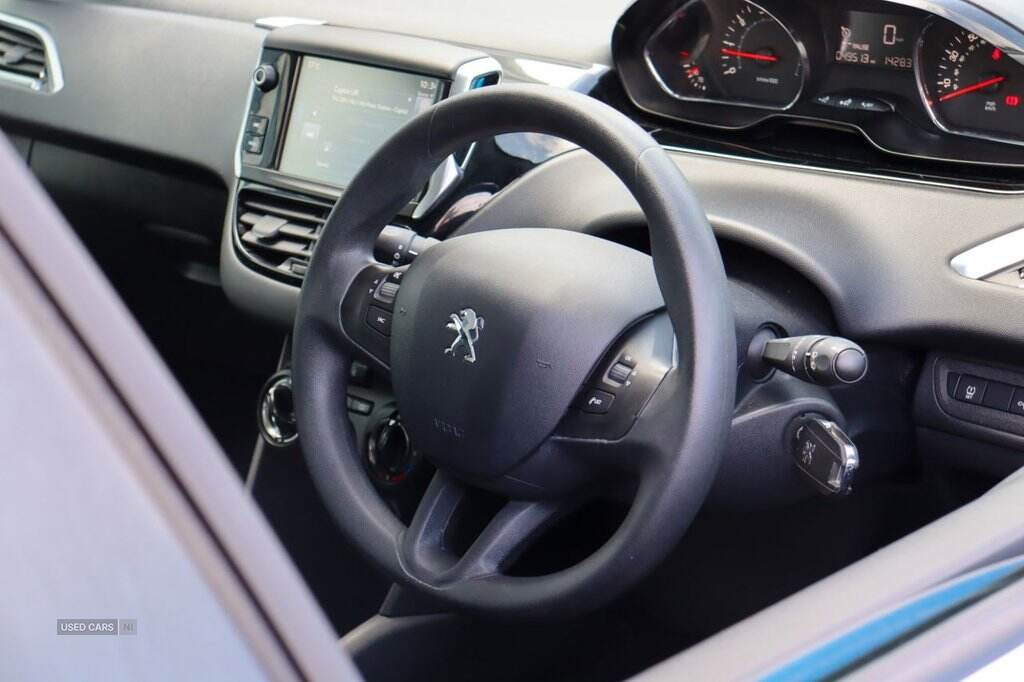 Nov 2014 Peugeot 208 1.0 VTi Active 5dr