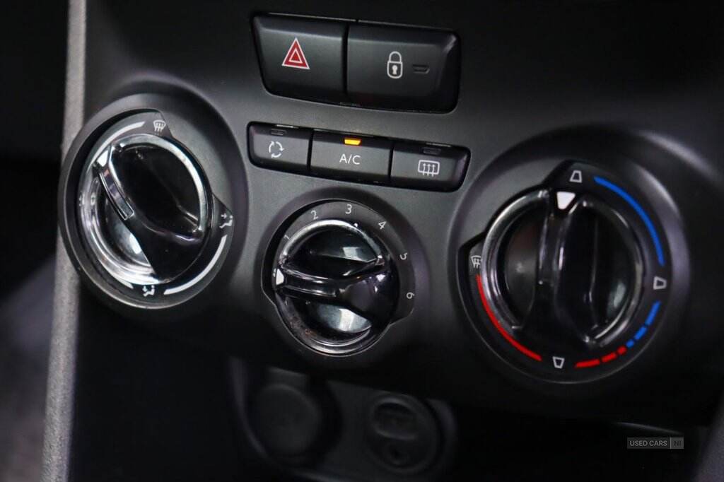 Nov 2014 Peugeot 208 1.0 VTi Active 5dr