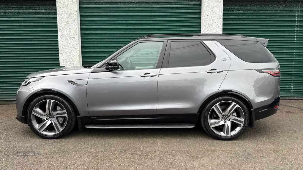 May 2021 Land Rover Discovery 3.0 D300 R-Dynamic SE 5dr Auto