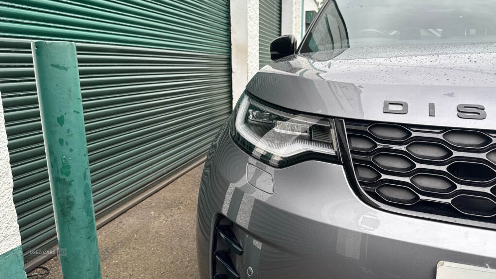 May 2021 Land Rover Discovery 3.0 D300 R-Dynamic SE 5dr Auto
